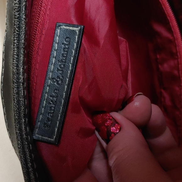 Frankie and Johnnie Dainty Vintage Shoulder Bag - Picture 13 of 16